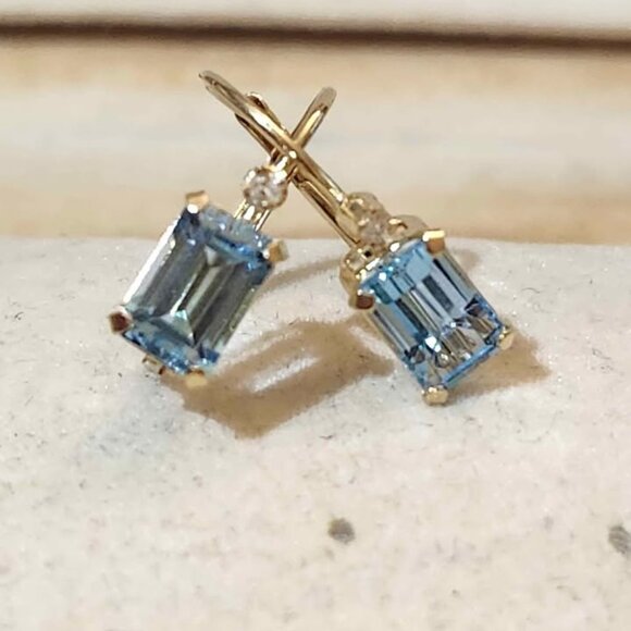 Vtg.14K Solid Yellow Gold Blue Topaz Lever back Earrings - Picture 2 of 5